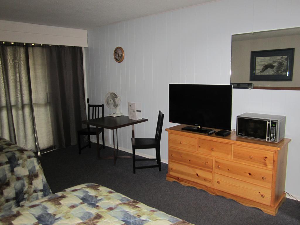 Lakeside Motel Williams Lake Exterior photo