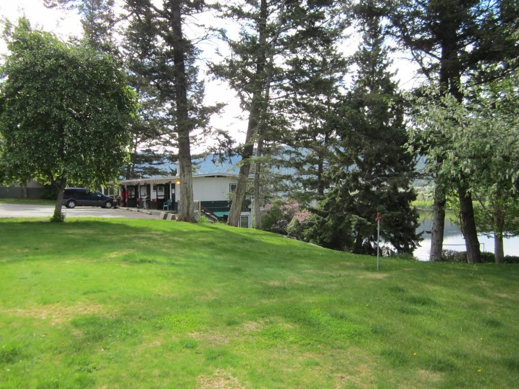 Lakeside Motel Williams Lake Exterior photo