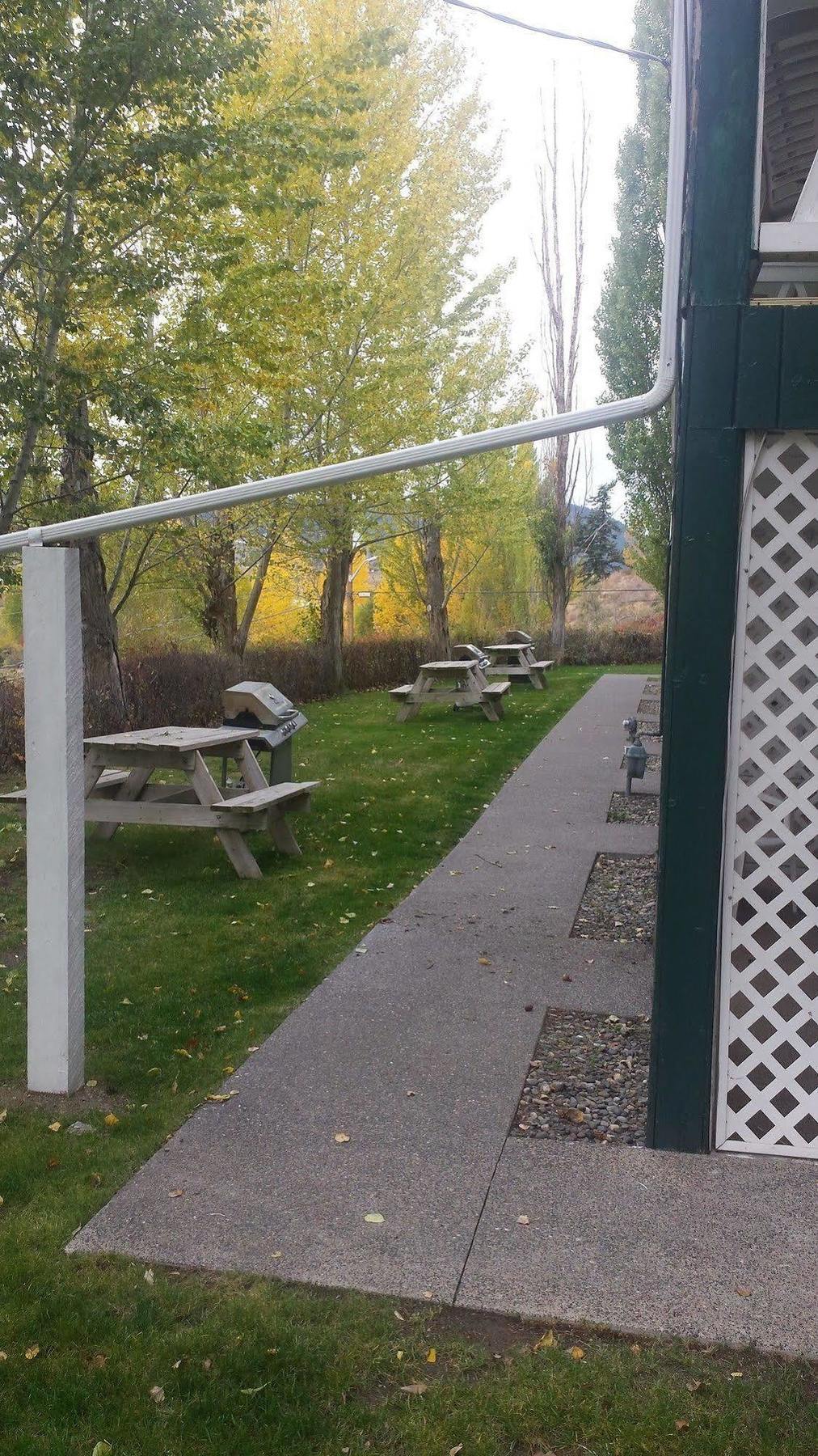 Lakeside Motel Williams Lake Exterior photo